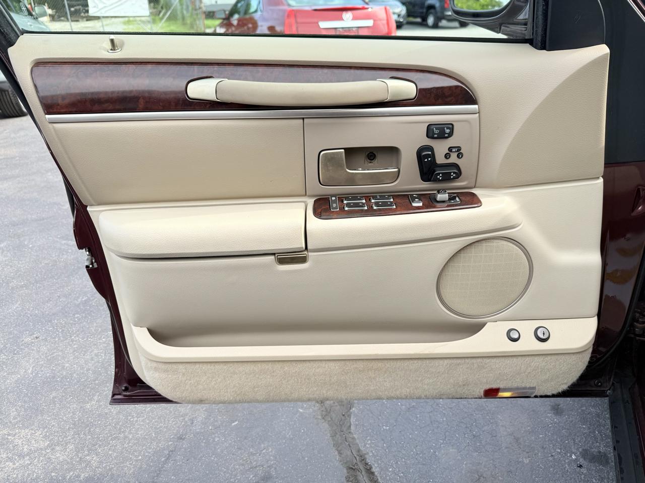 Lincoln Town Car  2006