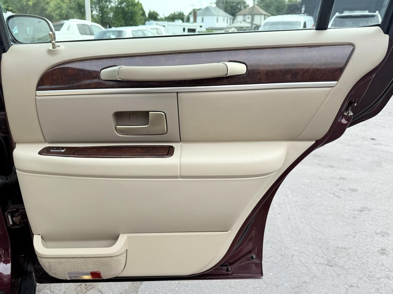 Lincoln Town Car  2006