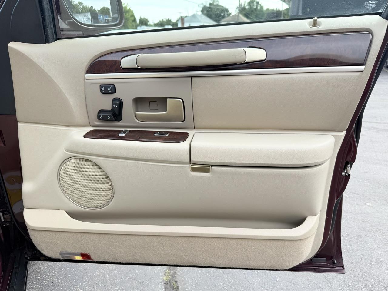 Lincoln Town Car  2006