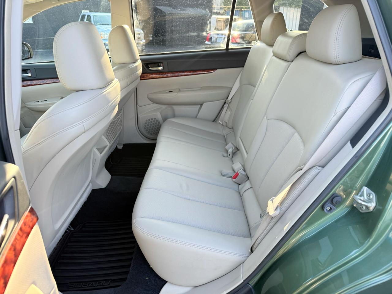 Subaru Outback  2010