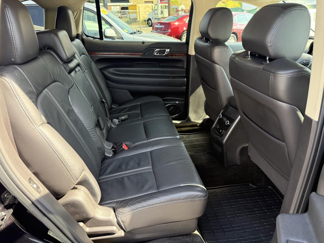 Lincoln MKT  2019