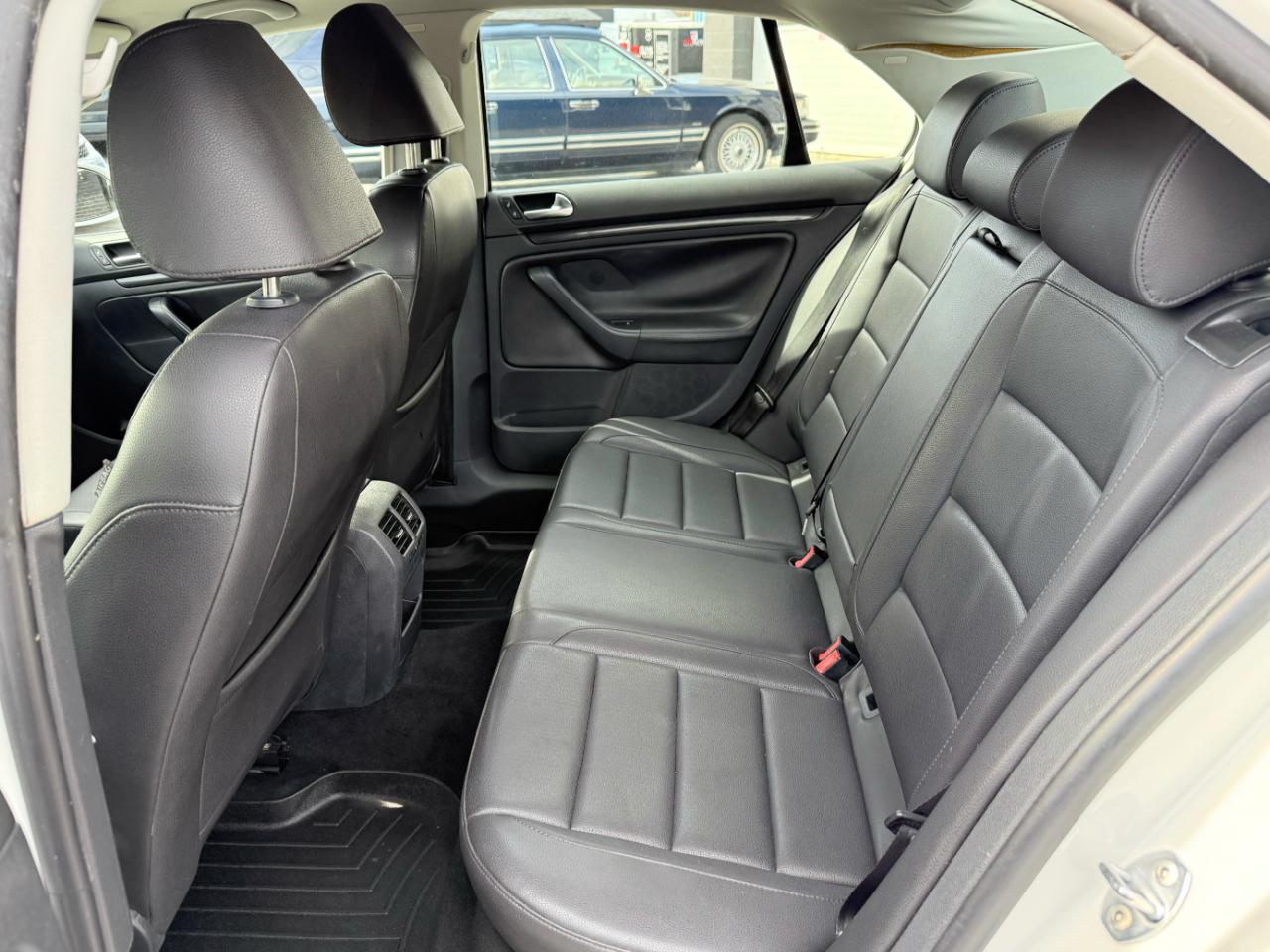 Volkswagen Jetta  2010