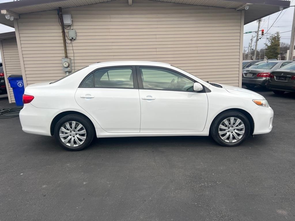 Toyota Corolla S 5-Speed MT 2012