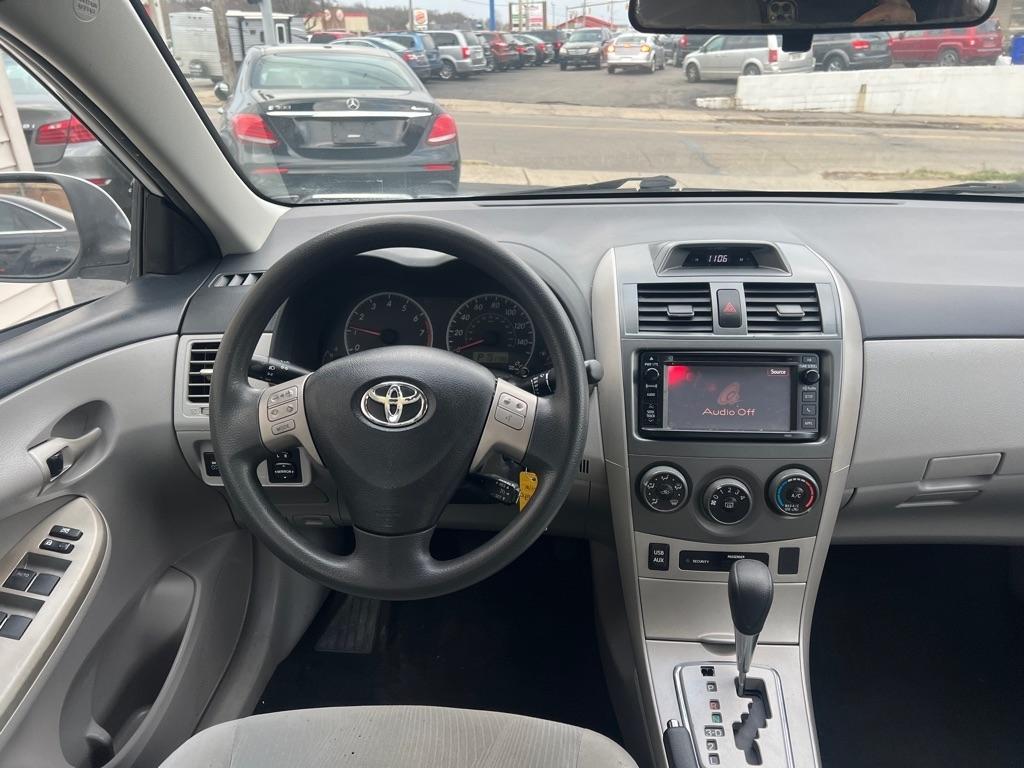 Toyota Corolla S 5-Speed MT 2012