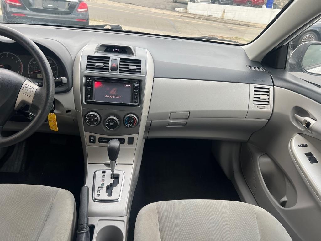 Toyota Corolla S 5-Speed MT 2012