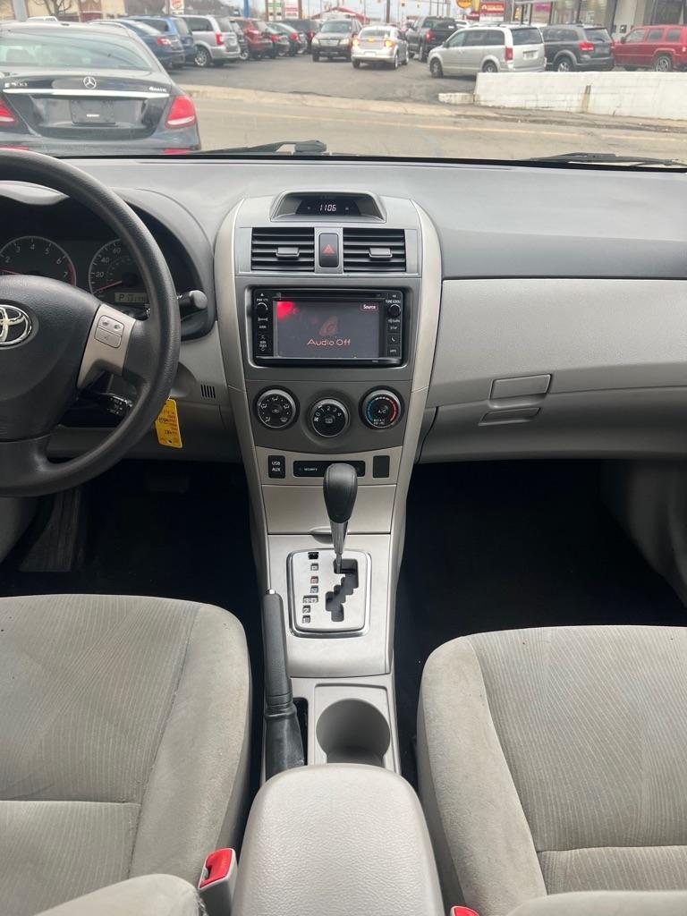 Toyota Corolla S 5-Speed MT 2012