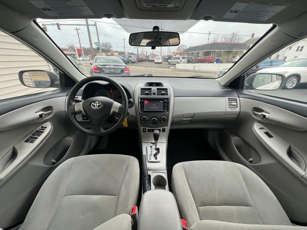 Toyota Corolla S 5-Speed MT 2012