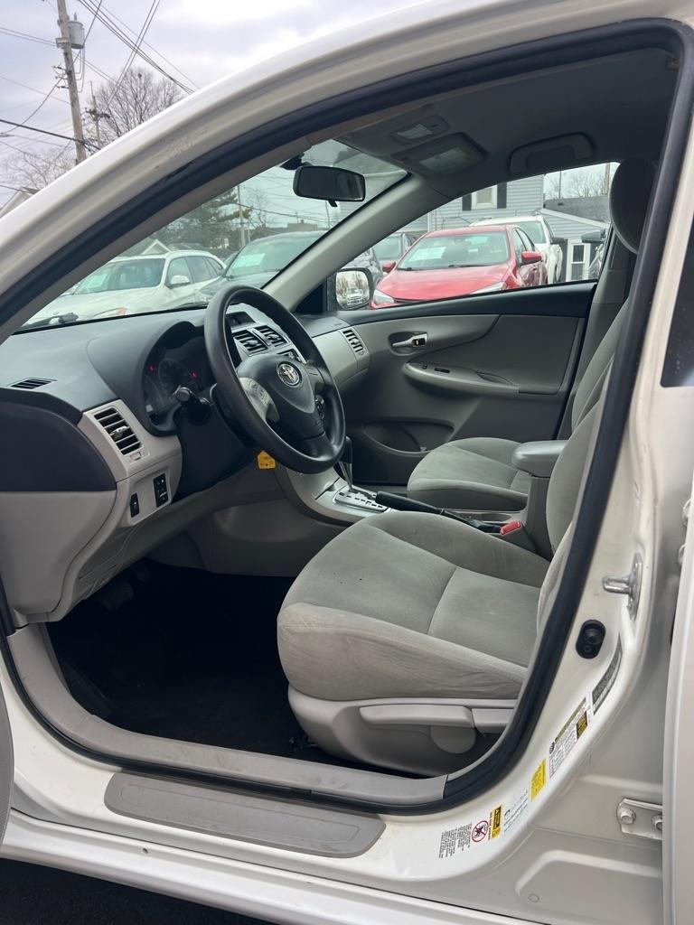 Toyota Corolla S 5-Speed MT 2012