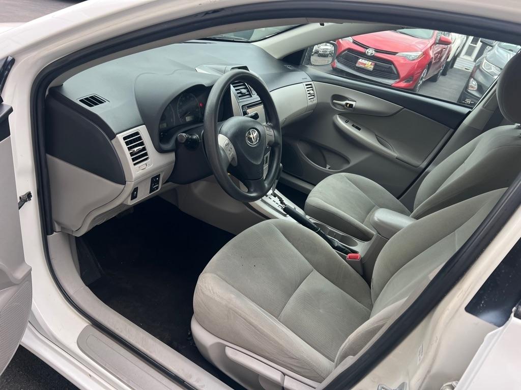 Toyota Corolla S 5-Speed MT 2012