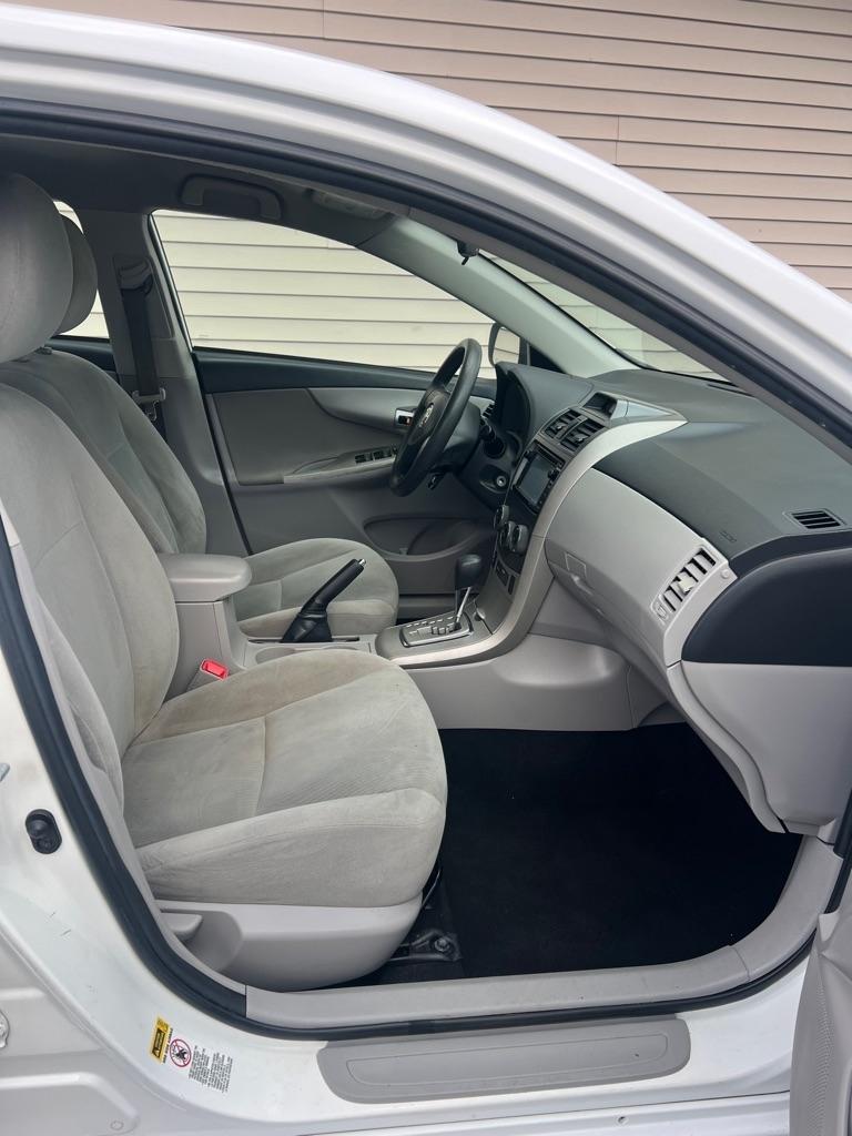 Toyota Corolla S 5-Speed MT 2012