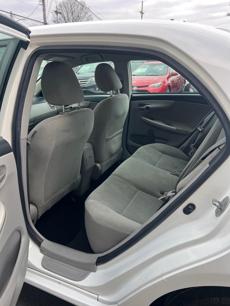 Toyota Corolla S 5-Speed MT 2012