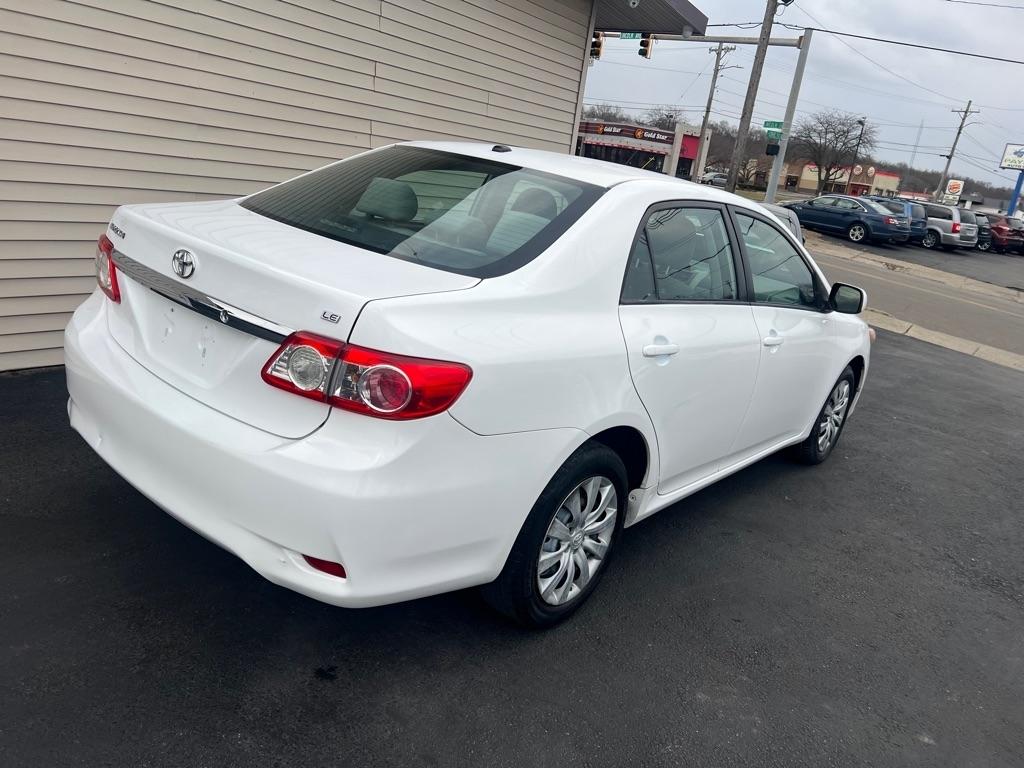 Toyota Corolla S 5-Speed MT 2012