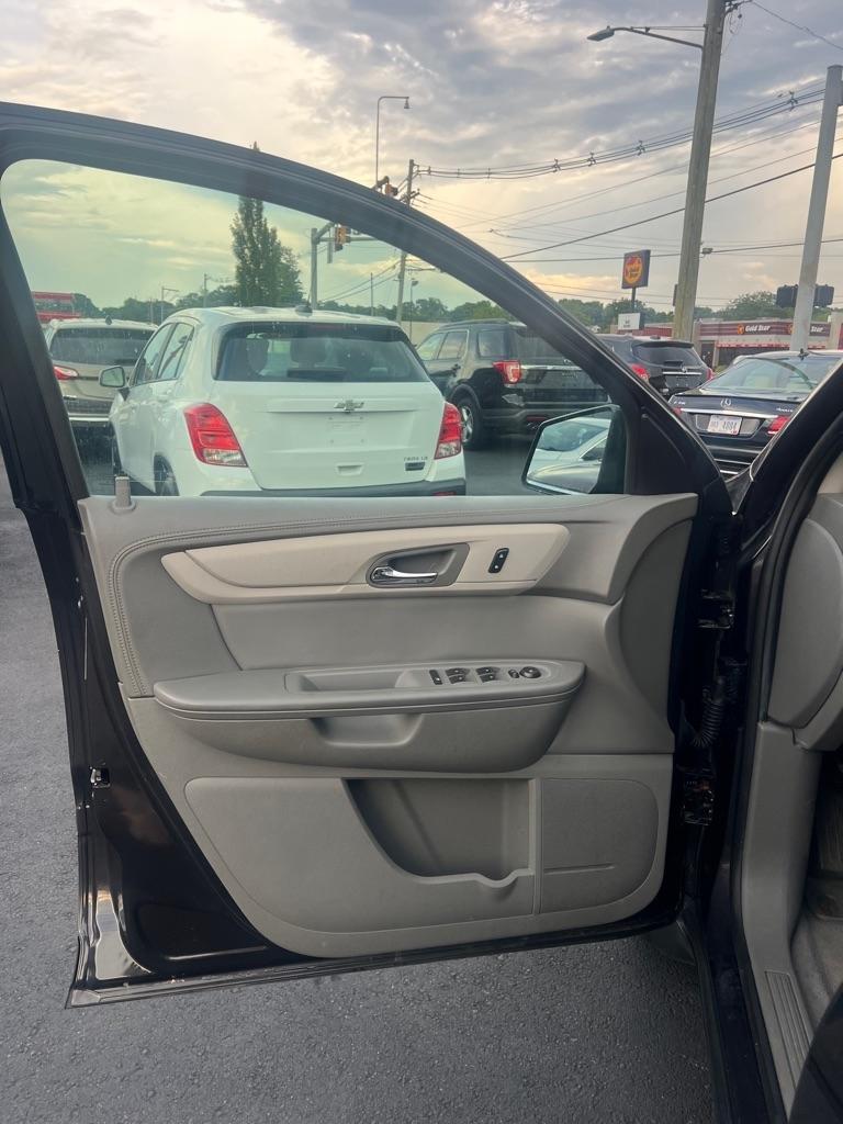 Chevrolet Traverse LS FWD w/PDC 2017