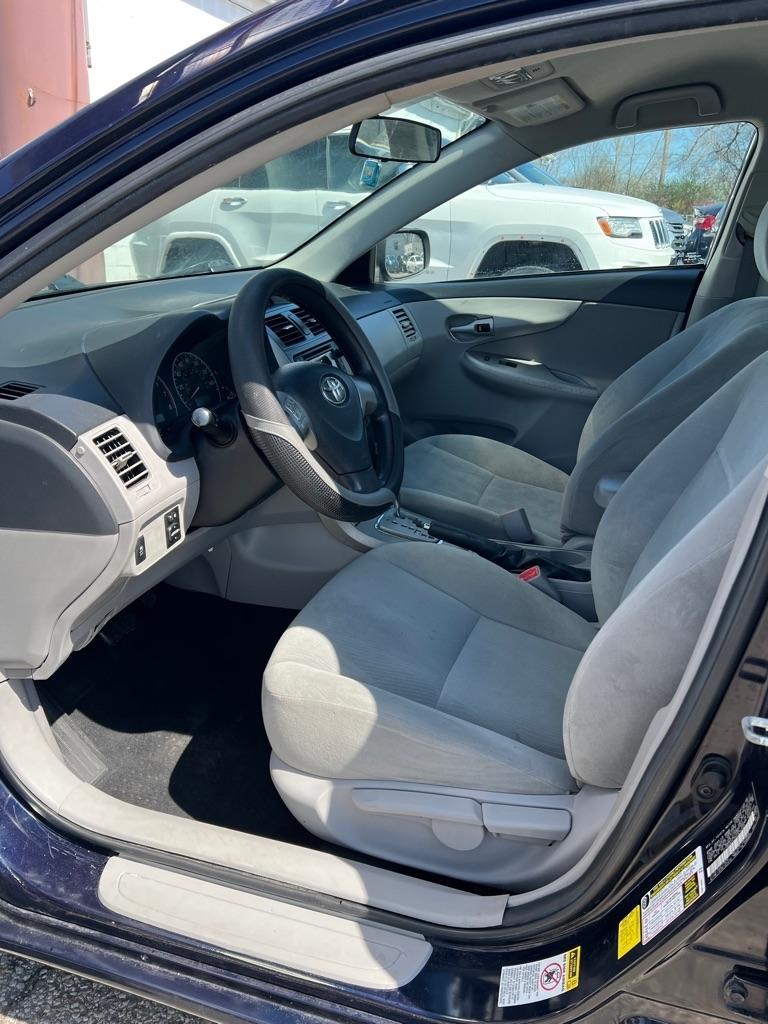 Toyota Corolla S 5-Speed MT 2013