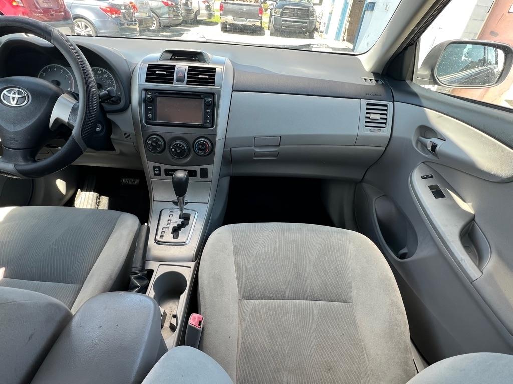 Toyota Corolla S 5-Speed MT 2013