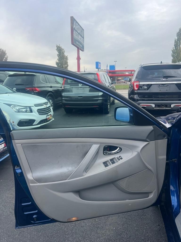 Toyota Camry SE 6-Spd MT 2010