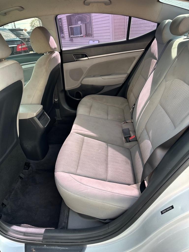 Hyundai Elantra Value Edition 6A 2017