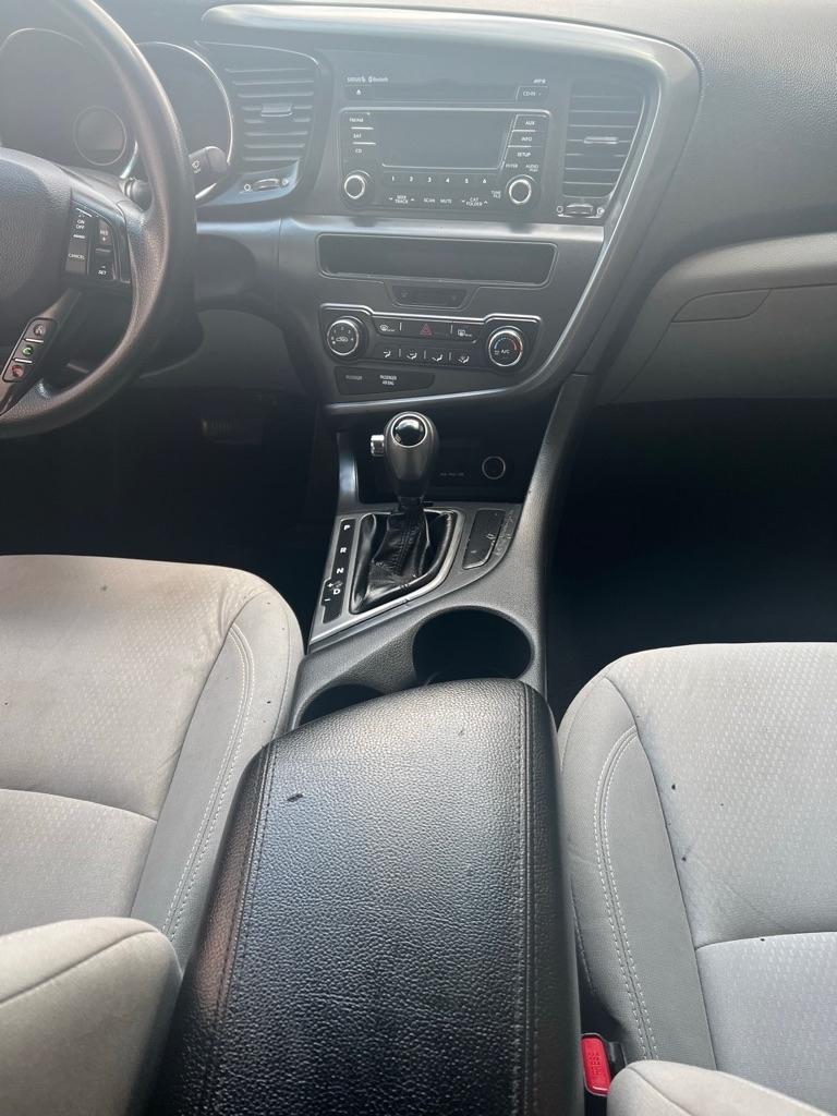 Kia Optima LX MT 2012