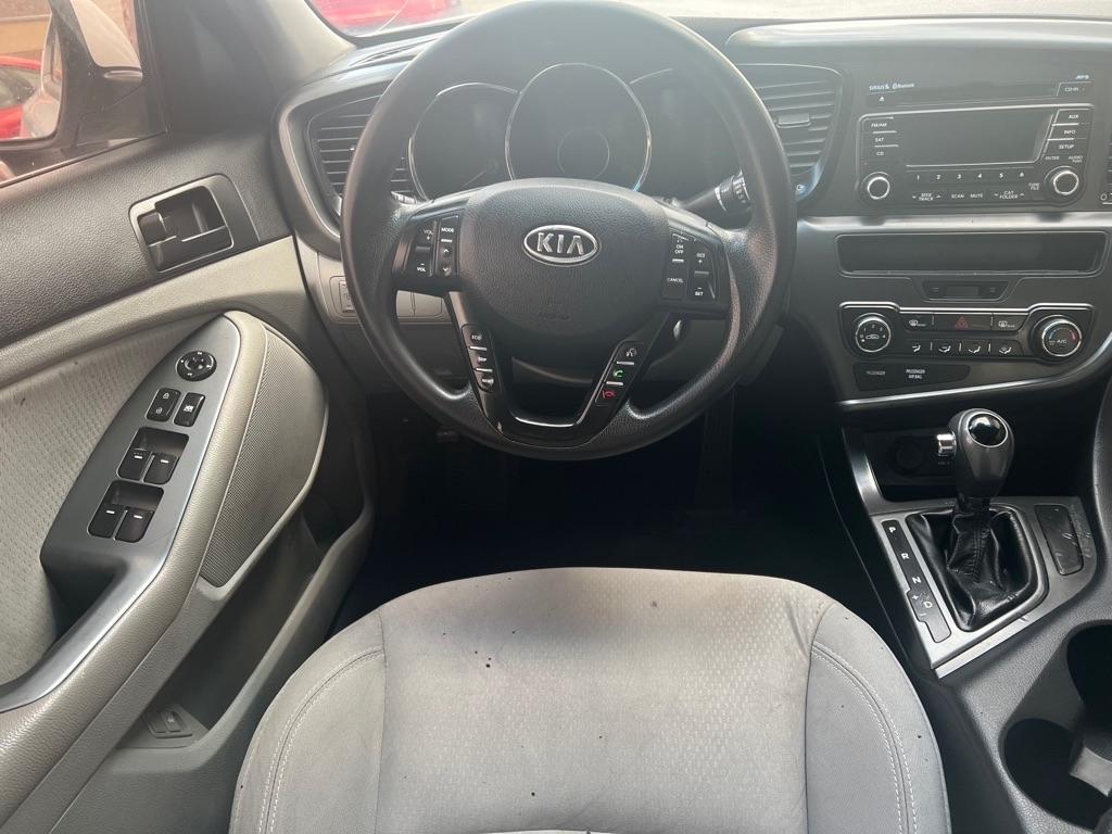 Kia Optima LX MT 2012
