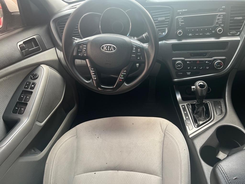 Kia Optima LX MT 2012