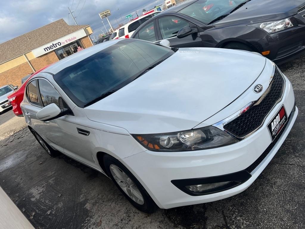 Kia Optima LX MT 2012
