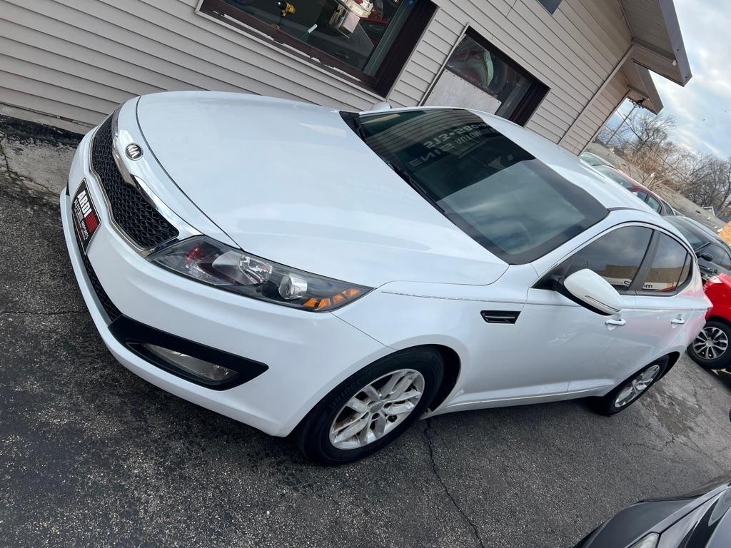 Kia Optima LX MT 2012