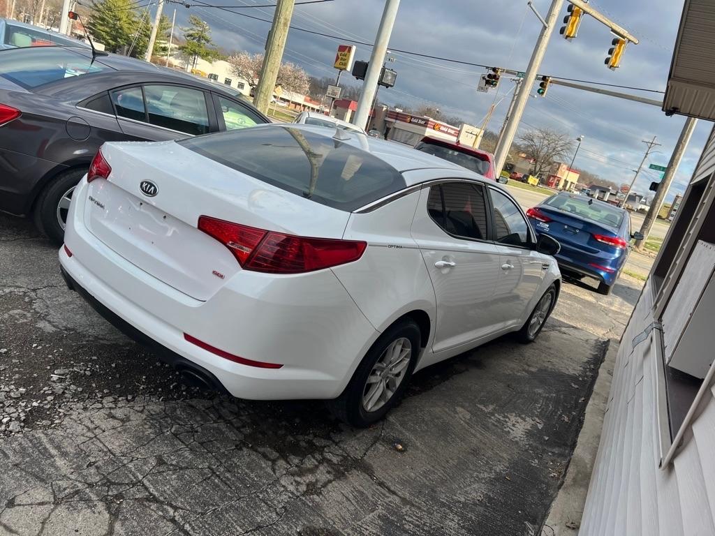 Kia Optima LX MT 2012
