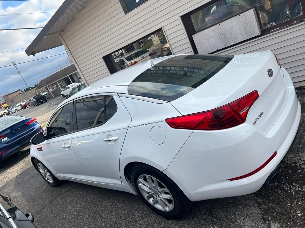 Kia Optima LX MT 2012