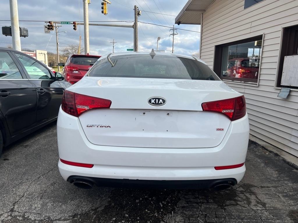 Kia Optima LX MT 2012