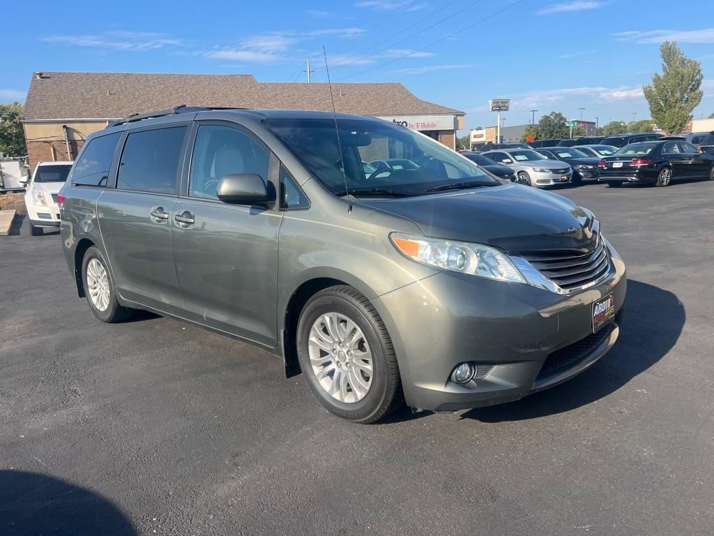 Toyota Sienna XLE FWD 8-Passenger V6 2012