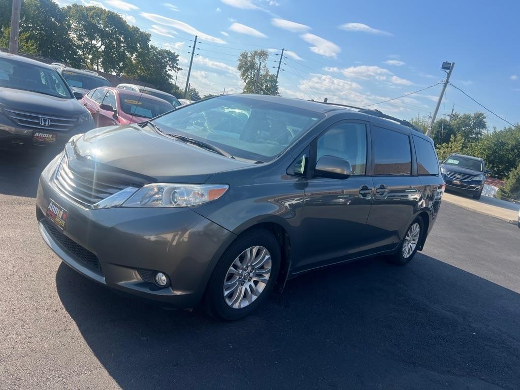 Toyota Sienna XLE FWD 8-Passenger V6 2012