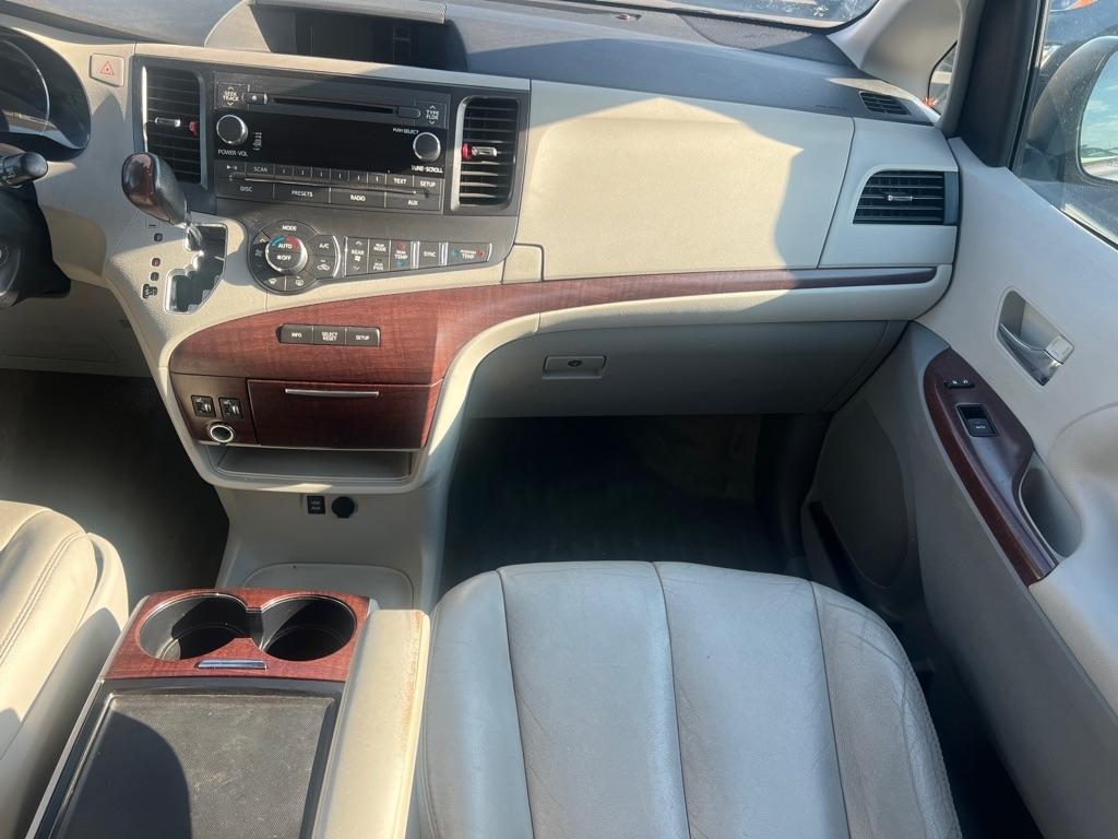 Toyota Sienna XLE FWD 8-Passenger V6 2012