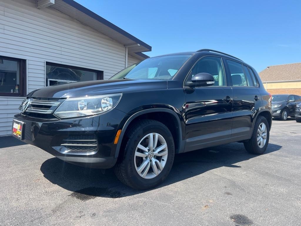 Volkswagen Tiguan S 2016