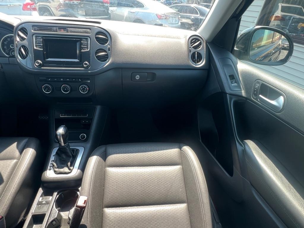 Volkswagen Tiguan S 2016