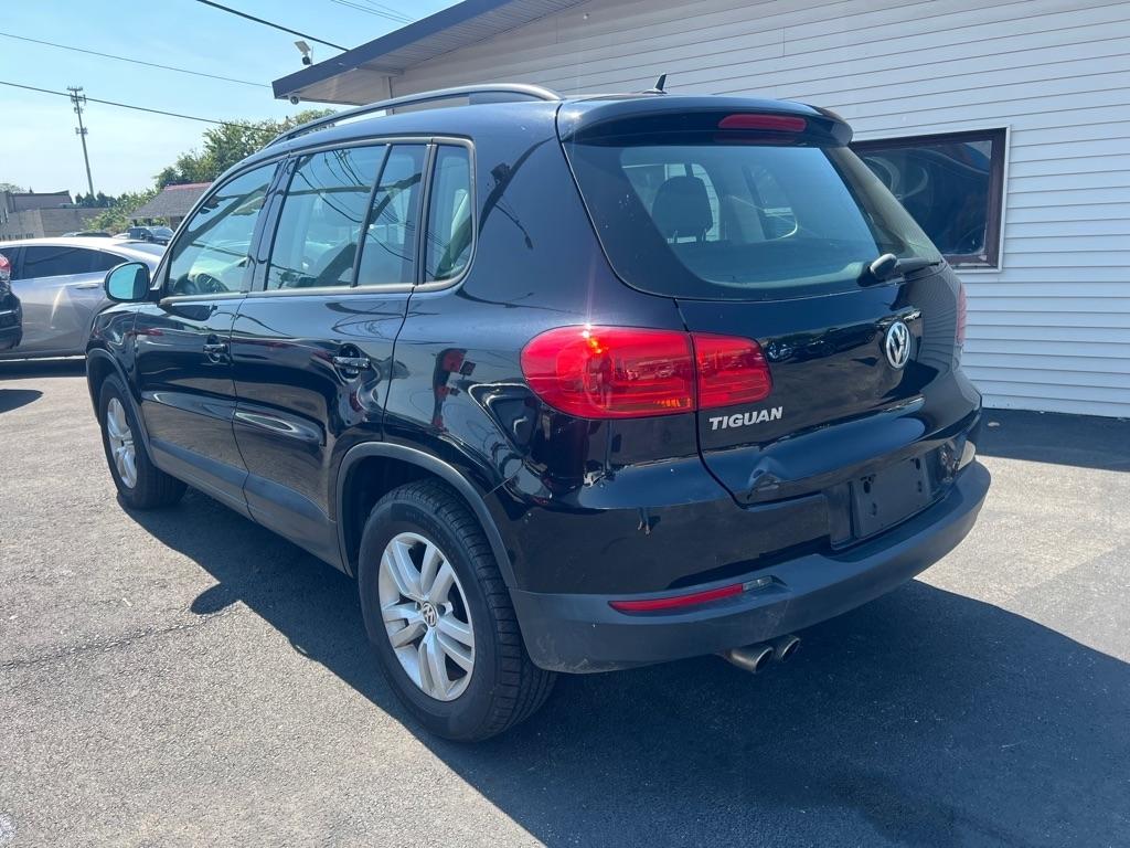 Volkswagen Tiguan S 2016