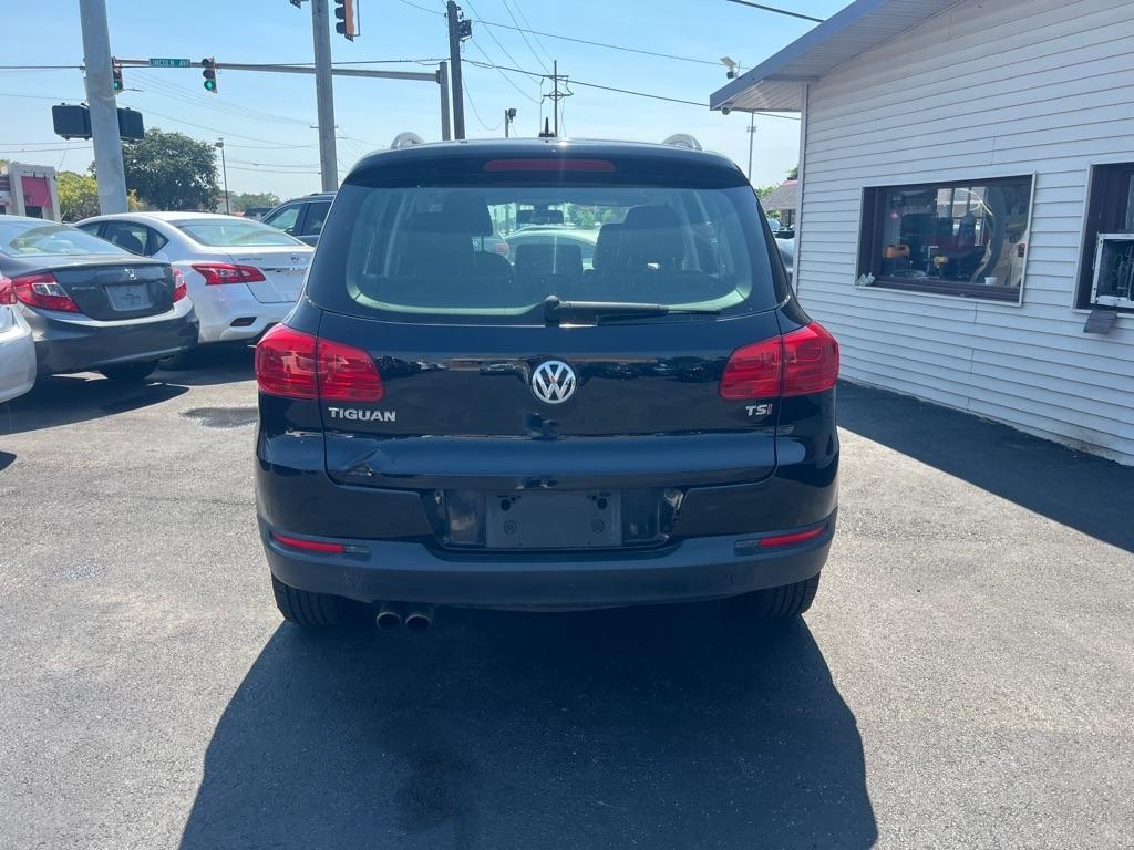 Volkswagen Tiguan S 2016