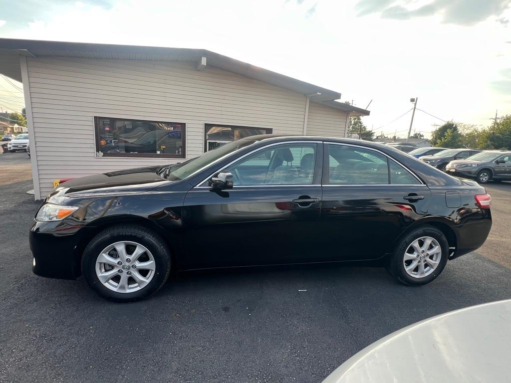 Toyota Camry Base 6-Spd AT 2011