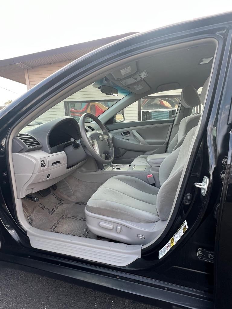 Toyota Camry Base 6-Spd AT 2011