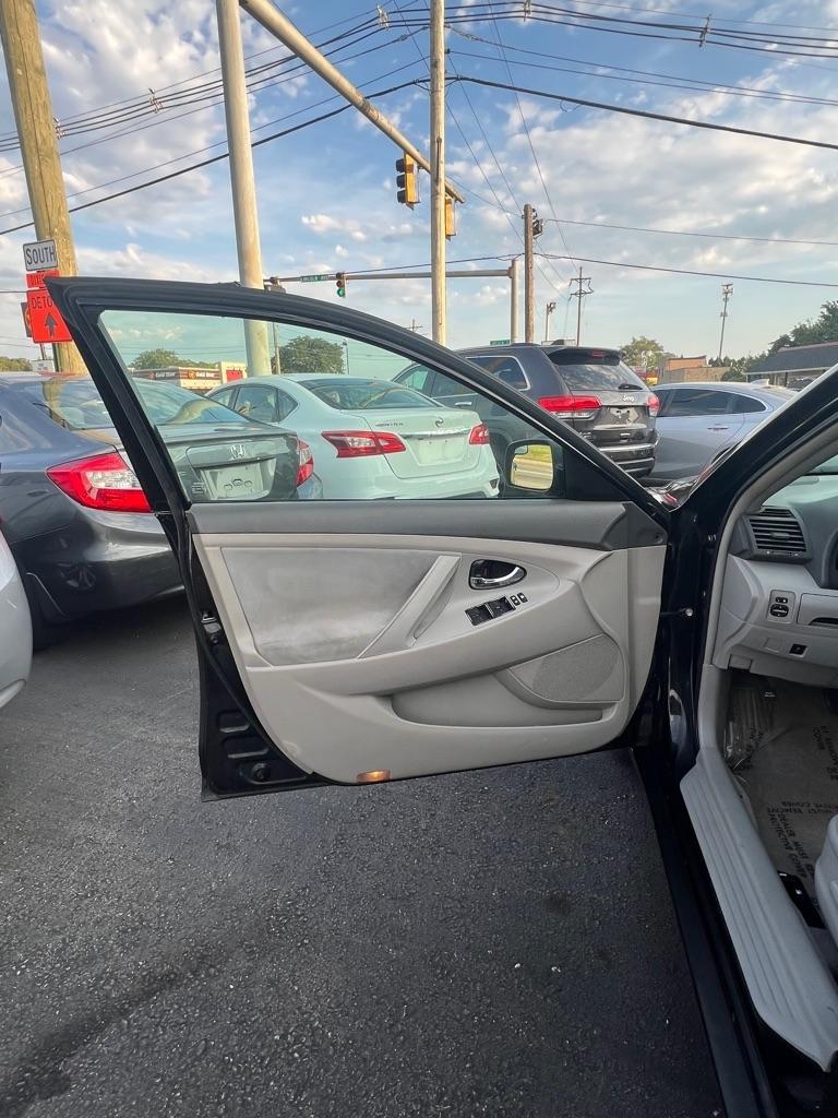 Toyota Camry Base 6-Spd AT 2011