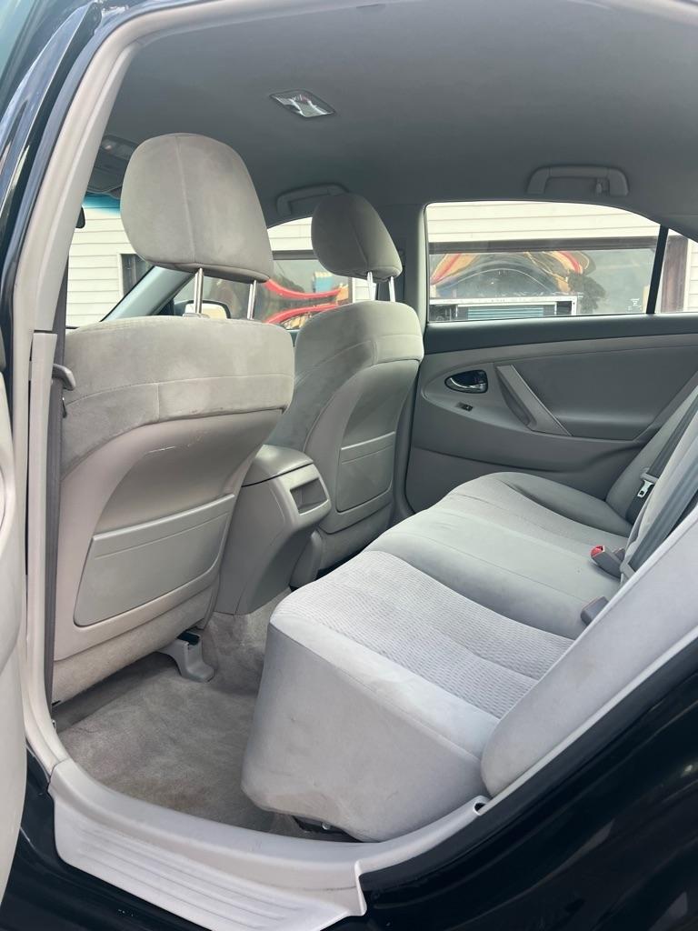 Toyota Camry Base 6-Spd AT 2011