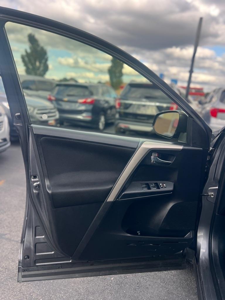 Toyota RAV4 XLE FWD 2015