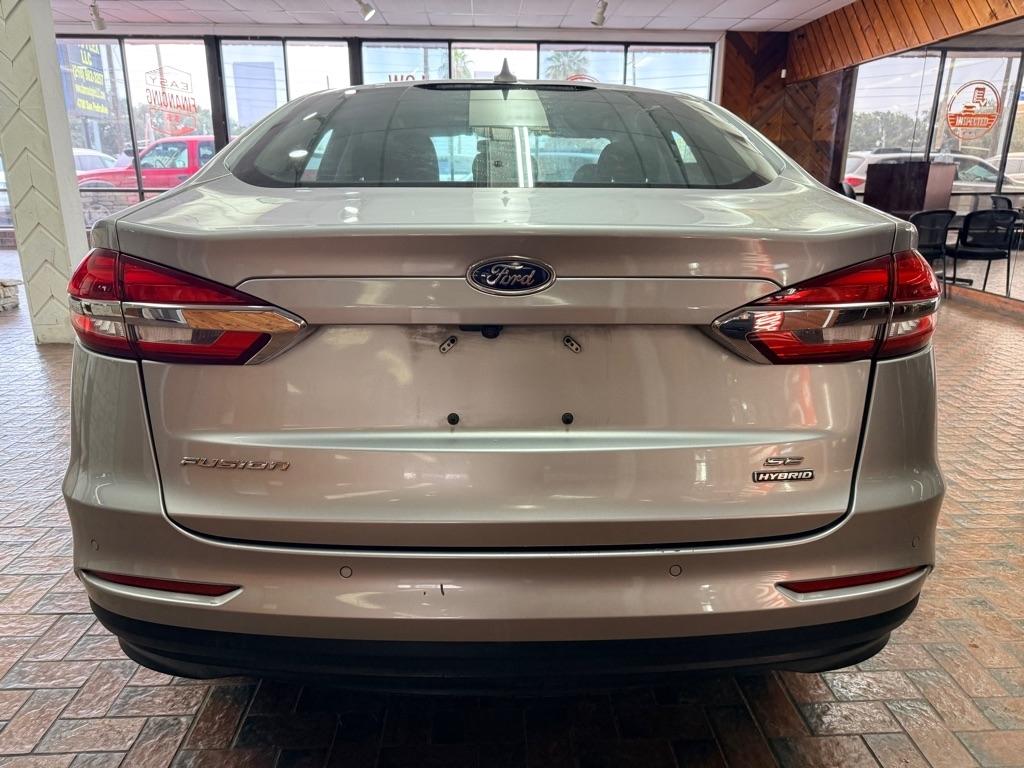 Ford Fusion Hybrid  2020