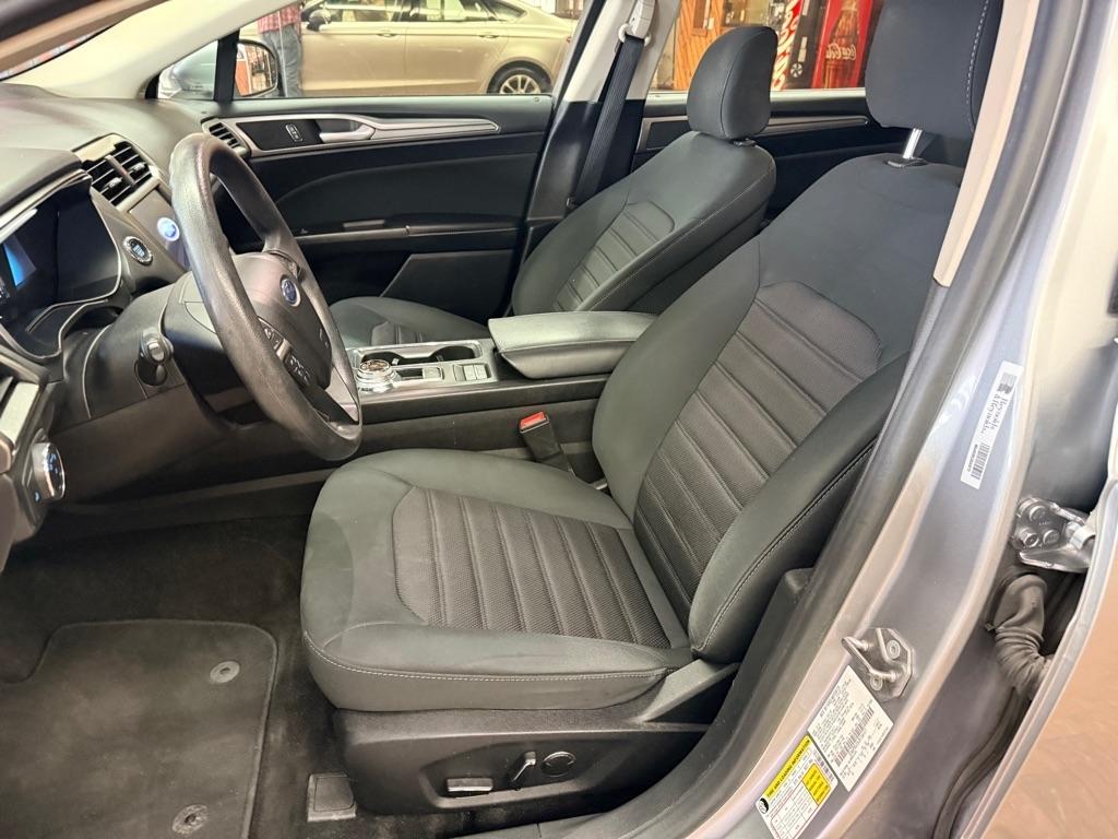 Ford Fusion Hybrid  2020