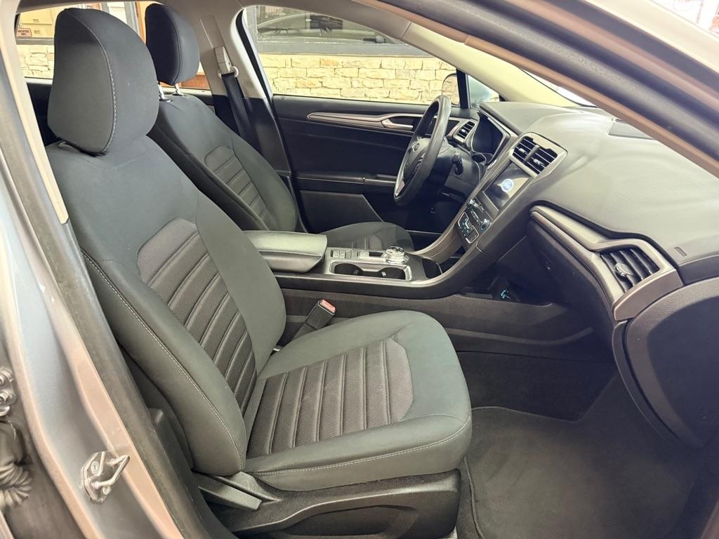 Ford Fusion Hybrid  2020