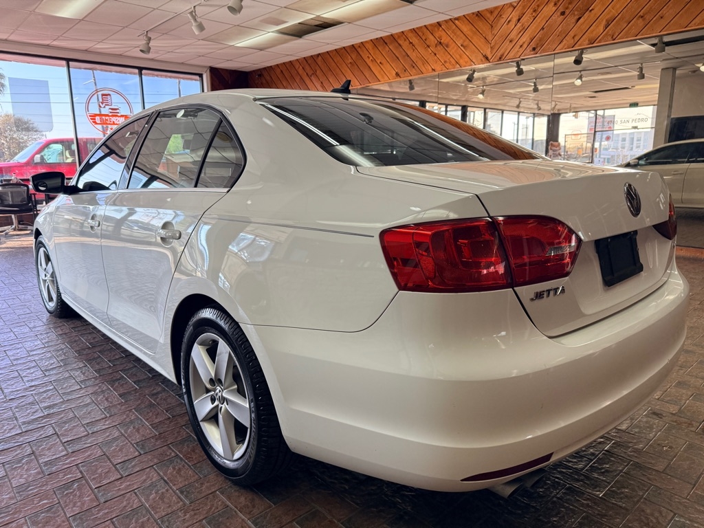 Volkswagen Jetta  2014