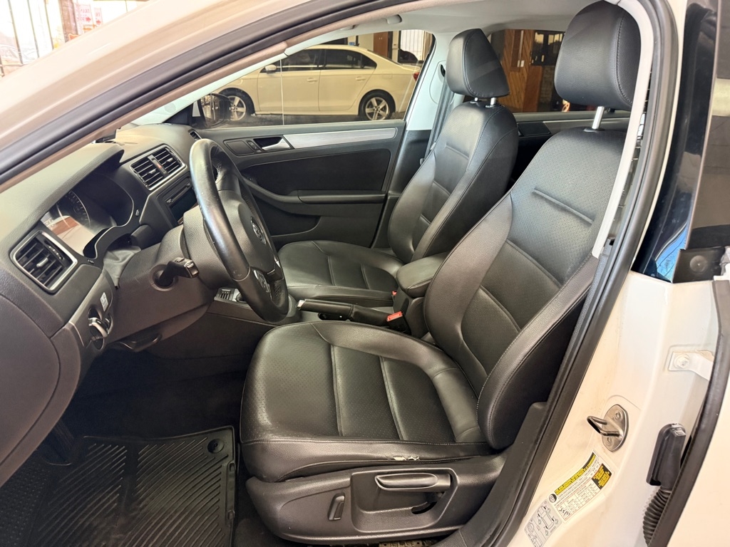 Volkswagen Jetta  2014