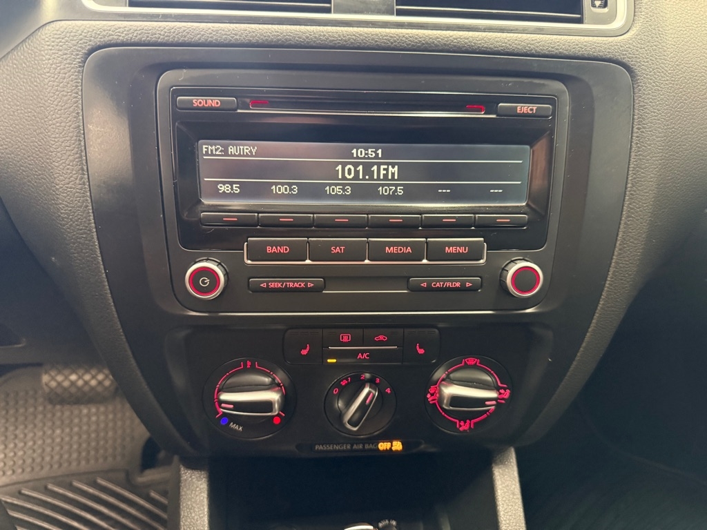 Volkswagen Jetta  2014