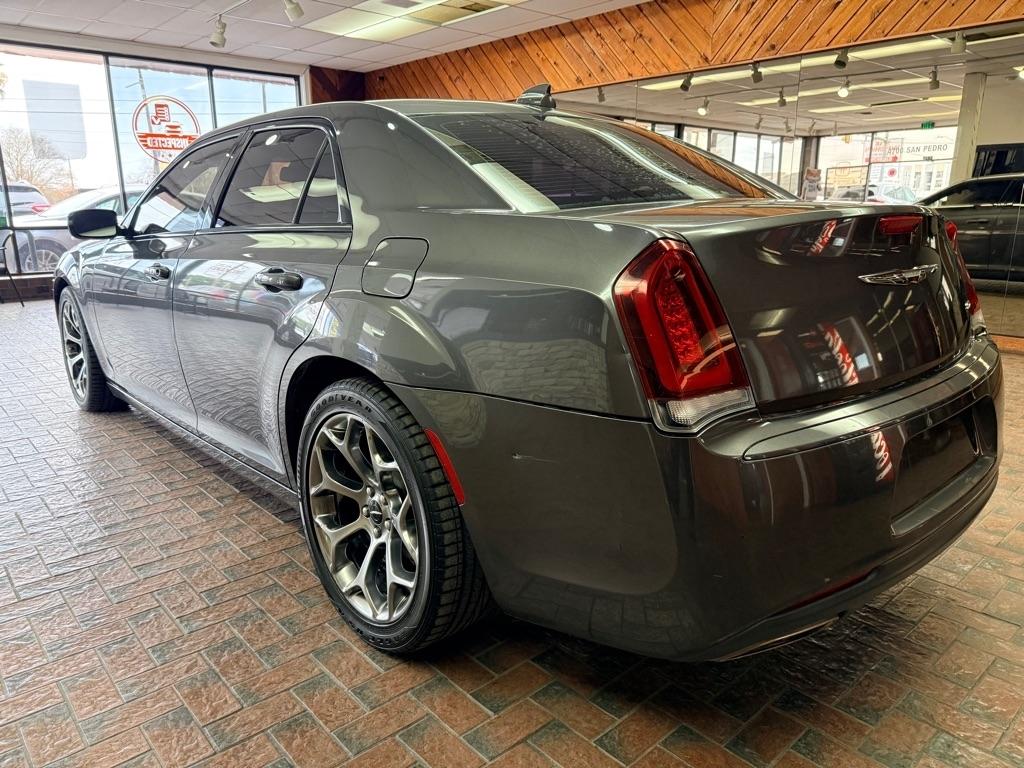 Chrysler 300  2018