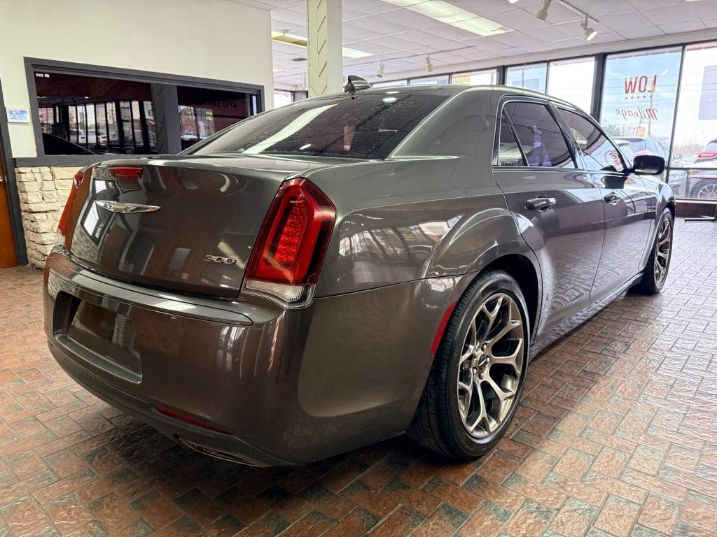 Chrysler 300  2018