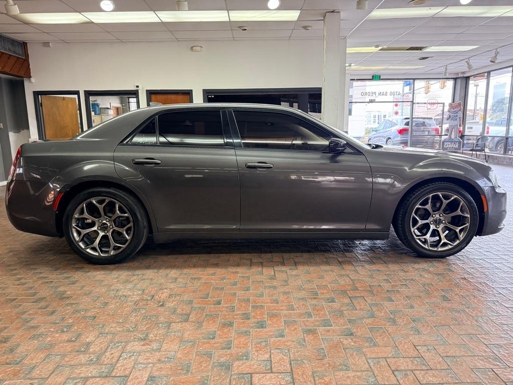 Chrysler 300  2018